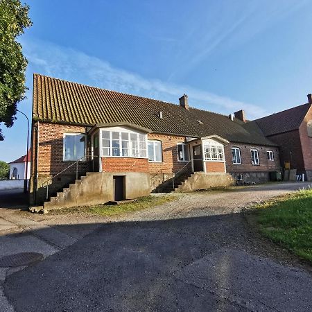 Gamla Skolan Rum & Oevernattning I Spjutstorp Apartment ภายนอก รูปภาพ