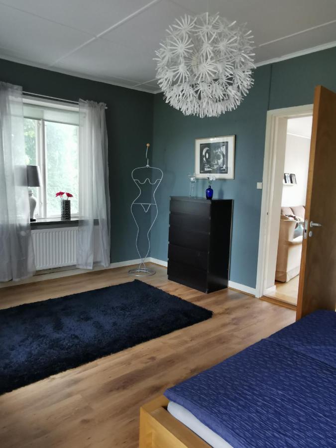 Gamla Skolan Rum & Oevernattning I Spjutstorp Apartment ภายนอก รูปภาพ