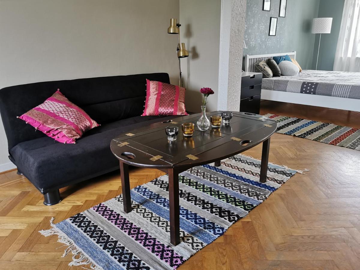 Gamla Skolan Rum & Oevernattning I Spjutstorp Apartment ภายนอก รูปภาพ