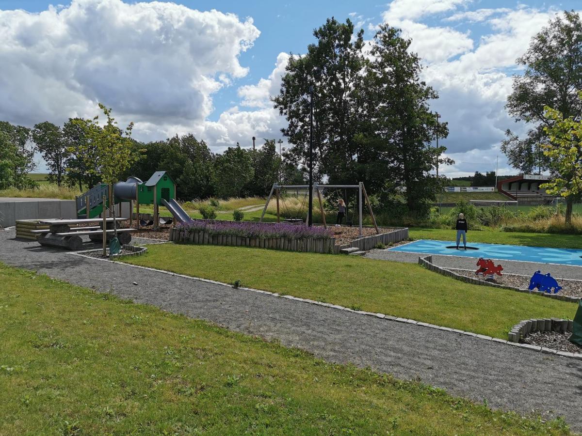 Gamla Skolan Rum & Oevernattning I Spjutstorp Apartment ภายนอก รูปภาพ