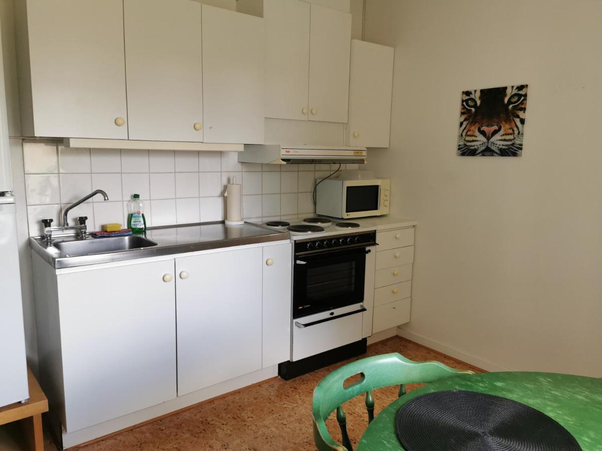 Gamla Skolan Rum & Oevernattning I Spjutstorp Apartment ภายนอก รูปภาพ