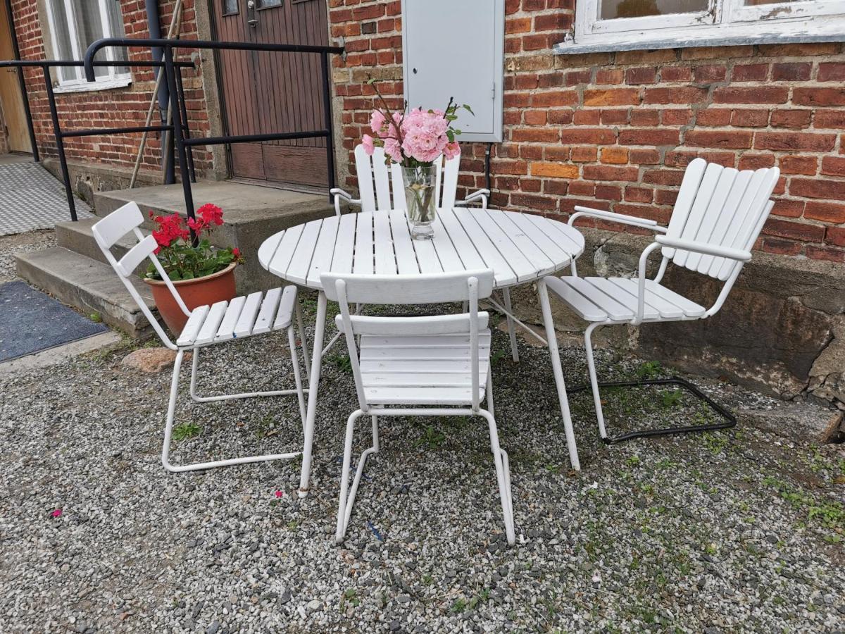 Gamla Skolan Rum & Oevernattning I Spjutstorp Apartment ภายนอก รูปภาพ