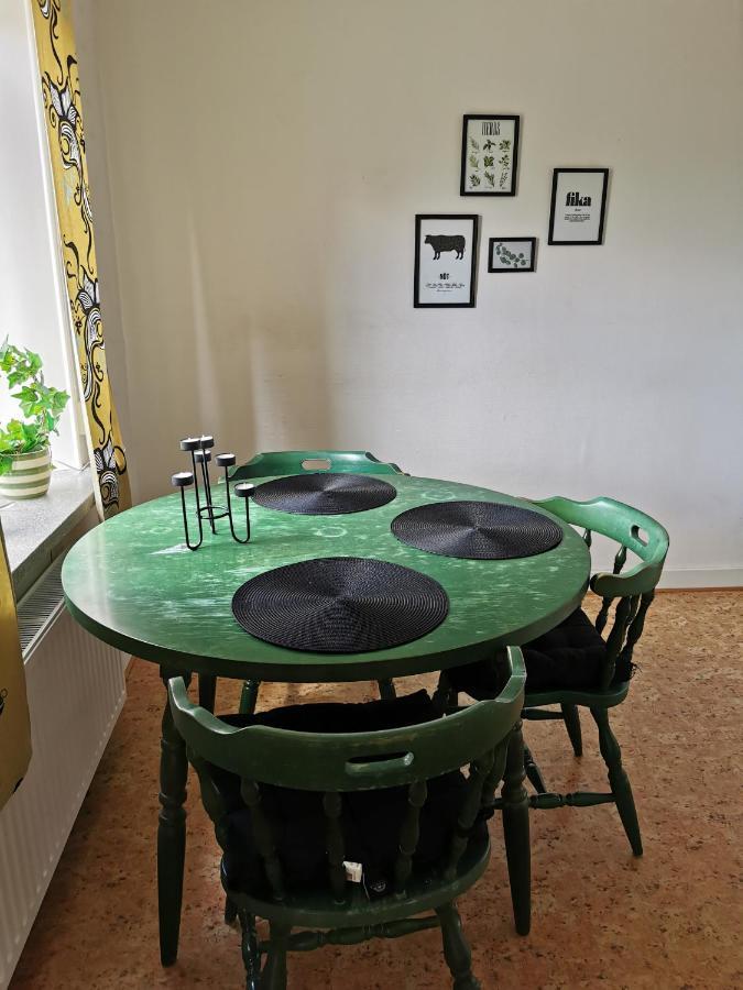 Gamla Skolan Rum & Oevernattning I Spjutstorp Apartment ภายนอก รูปภาพ